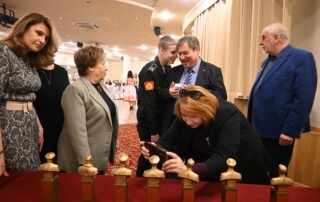 Вручение памятного бюста 07