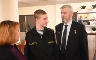Вручение памятного бюста 17