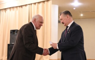 Вручение памятной медали 12